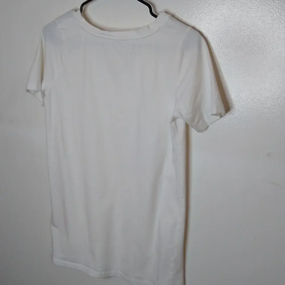 Zenana Outfitters women's size medium White T-shirt. Casual.